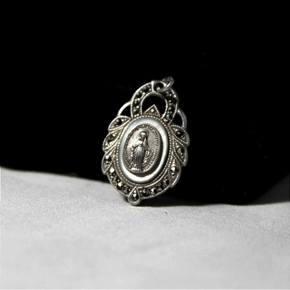 Vintage Sterling Silver Mother of Pearl Marcasite Miraculous Medal Pendant‎